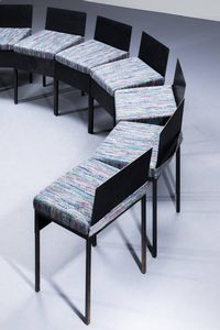 PRODUZIONE ITALIANA : Dieci sedie con struttura in ferro verniciato  cuscini imbottiti rivestit con tessuto Missoni. Anni '80 cm 74x45x40  - Asta Design - Associazione Nazionale - Case d'Asta italiane