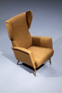 GIO PONTI Milano 1891 - 1979 : Poltrona con imbottitura rivestita in tessuto  gambe in legno con terminali in metallo. Prod. Cassina realizzato per l'Hotel Royal di Napoli anni '50 cm 100x70x65  - Asta Design - Associazione Nazionale - Case d'Asta italiane