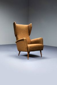 GIO PONTI Milano 1891 - 1979 : Poltrona con imbottitura rivestita in tessuto  gambe in legno con terminali in metallo. Prod. Cassina realizzato per l'Hotel Royal di Napoli anni '50 cm 100x70x65  - Asta Design - Associazione Nazionale - Case d'Asta italiane