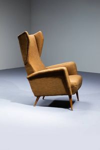 GIO PONTI Milano 1891 - 1979 : Poltrona con imbottitura rivestita in tessuto  gambe in legno con terminali in metallo. Prod. Cassina realizzato per l'Hotel Royal di Napoli anni '50 cm 100x70x65  - Asta Design - Associazione Nazionale - Case d'Asta italiane