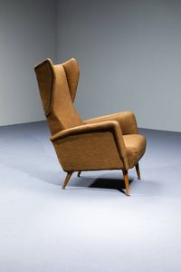 GIO PONTI Milano 1891 - 1979 : Poltrona con imbottitura rivestita in tessuto  gambe in legno con terminali in metallo. Prod. Cassina realizzato per l'Hotel Royal di Napoli anni '50 cm 100x70x65  - Asta Design - Associazione Nazionale - Case d'Asta italiane