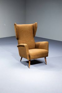 GIO PONTI Milano 1891 - 1979 : Poltrona con imbottitura rivestita in tessuto  gambe in legno con terminali in metallo. Prod. Cassina realizzato per l'Hotel Royal di Napoli anni '50 cm 100x70x65  - Asta Design - Associazione Nazionale - Case d'Asta italiane