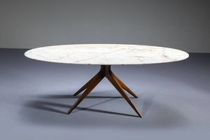 PRODUZIONE ITALIANA : Grande tavolo con gambe in legno a forma geometrica   piano ovale in marmo. Anni '50 cm 74x203x100  - Asta Design - Associazione Nazionale - Case d'Asta italiane