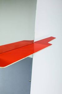 PRODUZIONE ITALIANA : Specchiera con mensola in legno rivestita in formica. Anni '50 cm 190x47x25  - Asta Design - Associazione Nazionale - Case d'Asta italiane