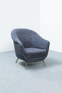 PRODUZIONE ITALIANA : Coppia di poltrone con imbottitura rivestita in tessuto  gambe in ottone. Anni '50 cm 78x55x63  - Asta Design - Associazione Nazionale - Case d'Asta italiane