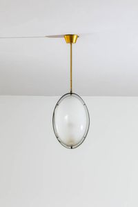 PRODUZIONE ITALIANA : Lampada a sospensione in ottone e metallo verniciato  diffusore in vetro. Anni '50 h cm 77  - Asta Design - Associazione Nazionale - Case d'Asta italiane