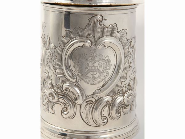 Grande tankard in argento, Londra 1702  - Asta L'Arte di Arredare - Associazione Nazionale - Case d'Asta italiane