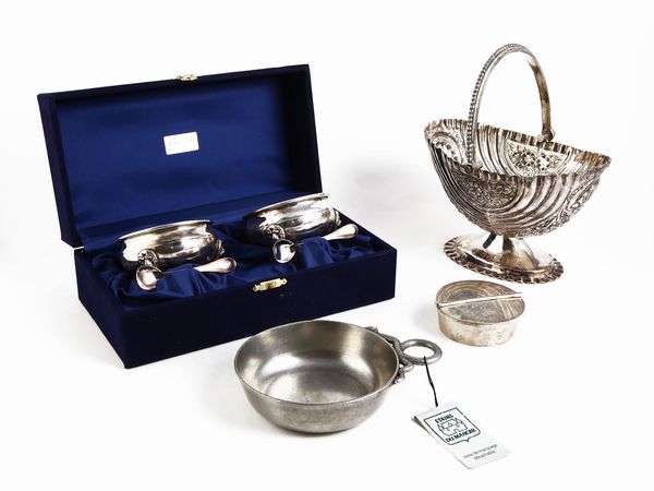 Lotto di curiosit� in metallo argentato  - Asta L'Arte di Arredare - Associazione Nazionale - Case d'Asta italiane