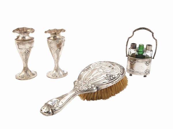 Lotto di curiosit� in argento  - Asta L'Arte di Arredare - Associazione Nazionale - Case d'Asta italiane