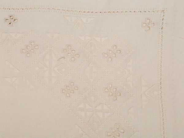 Tovaglia in lino bianco  - Asta L'Arte di Arredare - Associazione Nazionale - Case d'Asta italiane