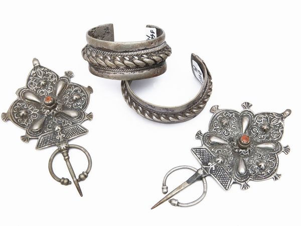 Assortimento di monili in argento  - Asta L'Arte di Arredare - Associazione Nazionale - Case d'Asta italiane