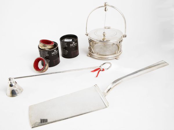 Lotto di curiosit� in metallo argentato  - Asta L'Arte di Arredare - Associazione Nazionale - Case d'Asta italiane