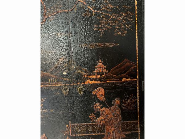 Stipetto in lacca nera  - Asta L'Arte di Arredare - Associazione Nazionale - Case d'Asta italiane