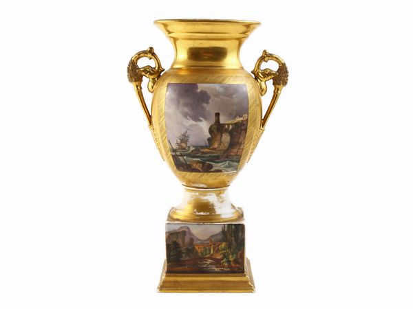 Vaso ad anfora in porcellana policroma  - Asta L'Arte di Arredare - Associazione Nazionale - Case d'Asta italiane