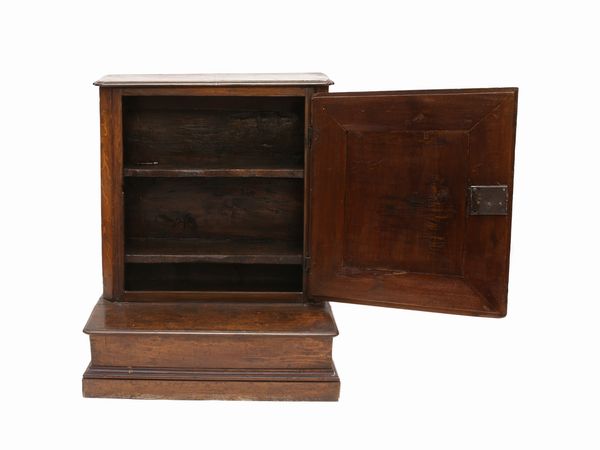 Inginocchiatoio in noce  - Asta L'Arte di Arredare - Associazione Nazionale - Case d'Asta italiane