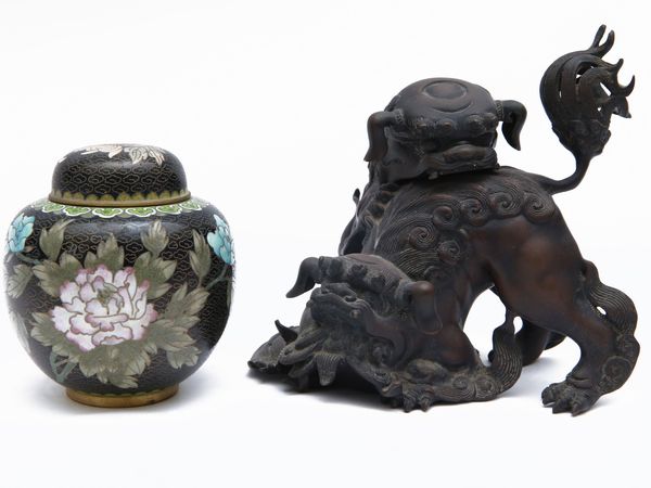 Lotto di curiosit� orientali  - Asta L'Arte di Arredare - Associazione Nazionale - Case d'Asta italiane