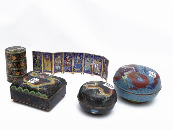 Lotto di curiosit� in smalti cloisonn�  - Asta L'Arte di Arredare - Associazione Nazionale - Case d'Asta italiane