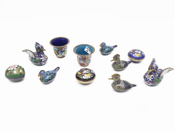 Lotto di curiosit� in smalti policromi cloisonn�  - Asta L'Arte di Arredare - Associazione Nazionale - Case d'Asta italiane
