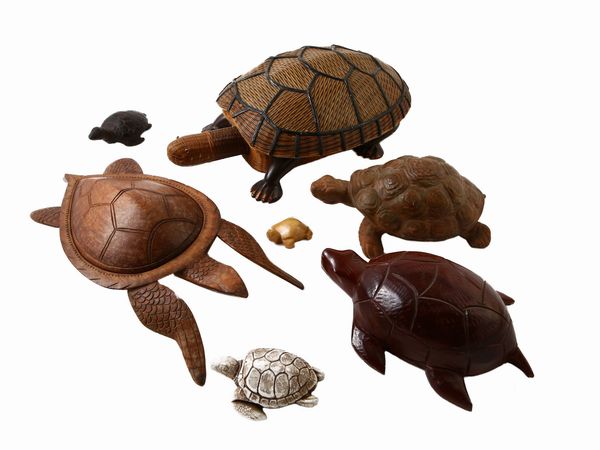 Collezione di tartarughe in diversi materiali  - Asta L'Arte di Arredare - Associazione Nazionale - Case d'Asta italiane