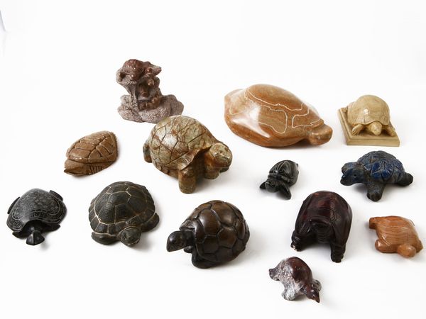 Collezione di tartarughe in pietra dura  - Asta L'Arte di Arredare - Associazione Nazionale - Case d'Asta italiane