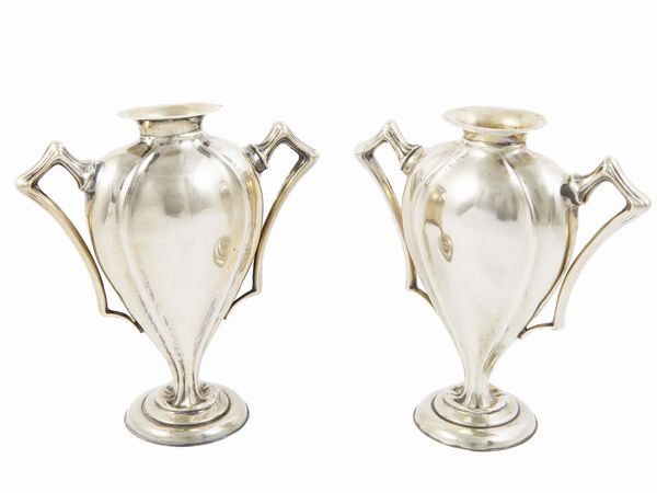 Coppia di vasetti in metallo argentato  - Asta L'Arte di Arredare - Associazione Nazionale - Case d'Asta italiane