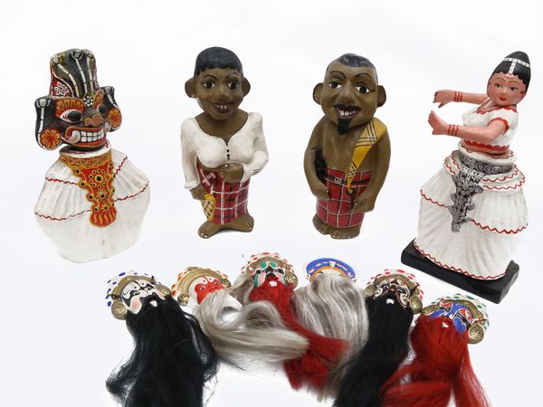 Lotto di curiosit� orientali  - Asta L'Arte di Arredare - Associazione Nazionale - Case d'Asta italiane