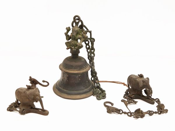 Lotto di curiosit� orientali  - Asta L'Arte di Arredare - Associazione Nazionale - Case d'Asta italiane