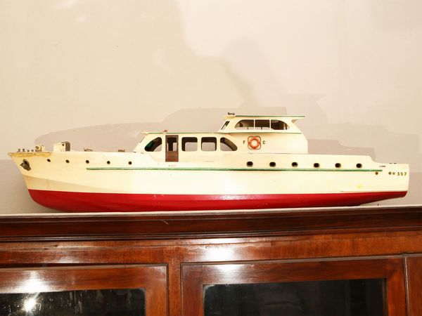 Modellino di yacth a motore in legno  - Asta L'Arte di Arredare - Associazione Nazionale - Case d'Asta italiane