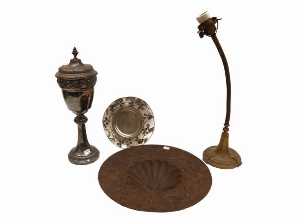 Lotto di curiosit� in metallo  - Asta L'Arte di Arredare - Associazione Nazionale - Case d'Asta italiane