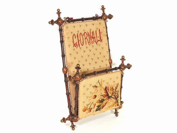 Etag�re pensile portariviste in noce  - Asta L'Arte di Arredare - Associazione Nazionale - Case d'Asta italiane