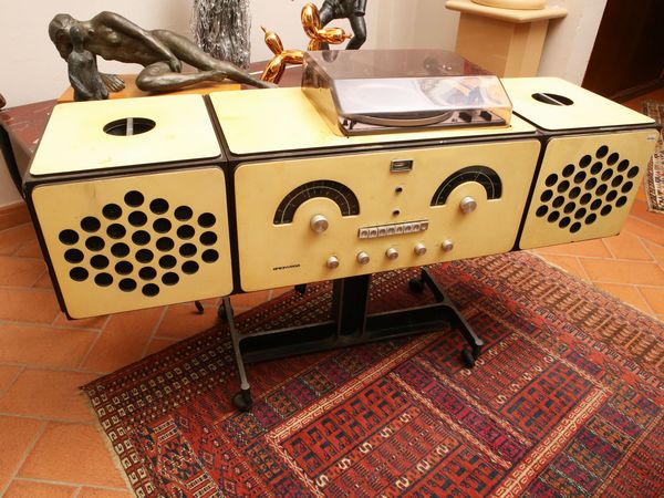 Pier Giacomo e Achille Castiglioni : Radiofonografo 226 Brionvega  - Asta L'Arte di Arredare - Associazione Nazionale - Case d'Asta italiane