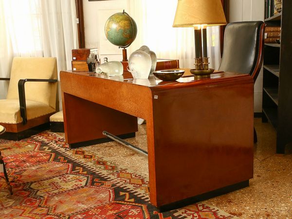 Scrivania impiallacciata in radica di gusto Dec�  - Asta L'Arte di Arredare - Associazione Nazionale - Case d'Asta italiane