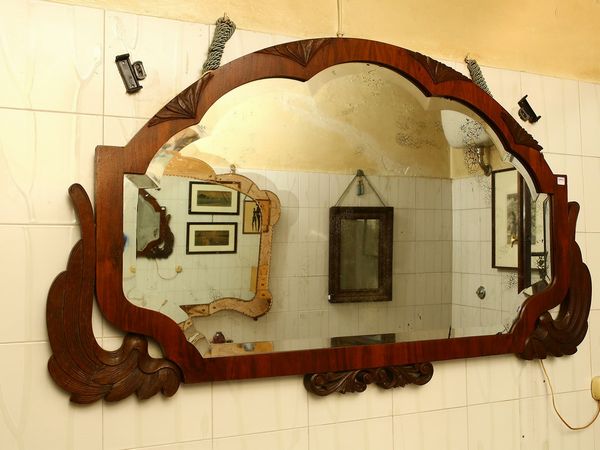 Specchiera Dec� impiallacciata in piuma di mogano  - Asta L'Arte di Arredare - Associazione Nazionale - Case d'Asta italiane