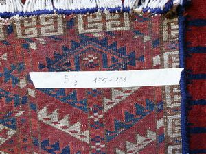 Tre tappeti caucasici di vecchia manifattura  - Asta L'Arte di Arredare - Associazione Nazionale - Case d'Asta italiane