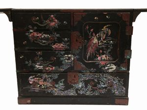 Stipetto porta gioielli in lacca nera  - Asta L'Arte di Arredare - Associazione Nazionale - Case d'Asta italiane