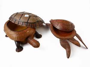 Collezione di tartarughe in diversi materiali  - Asta L'Arte di Arredare - Associazione Nazionale - Case d'Asta italiane