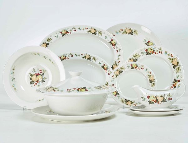 Servizio da tavola,<BR>Inghilterra, Manifattura Royal Doulton, XX secolo  - Asta Arredo per la Tavola | Cambi Time  - Associazione Nazionale - Case d'Asta italiane