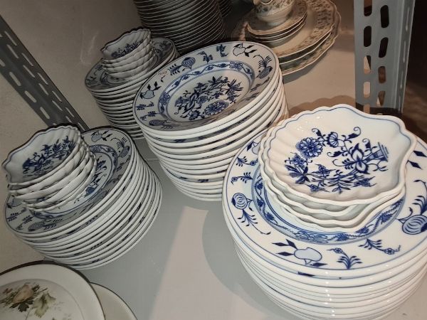 Parte di servizio Zwiebelmuster<BR>Cecoslovacchia, Manifattura Thun, XX secolo  - Asta Arredo per la Tavola | Cambi Time  - Associazione Nazionale - Case d'Asta italiane