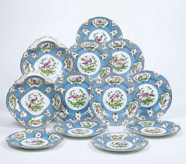 Dieci piatti e due vassoi a conchiglia<BR>Inghilterra, Longton, Manifattura Aynsley, XX secolo  - Asta Arredo per la Tavola | Cambi Time  - Associazione Nazionale - Case d'Asta italiane