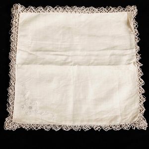 Tovaglia con dodici tovaglioli  - Asta Arredo per la Tavola | Cambi Time  - Associazione Nazionale - Case d'Asta italiane