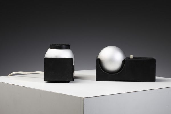 ERCO : Coppia di lampade da tavolo  - Asta Asta 370 | DESIGN E ARTI DECORATIVE DEL NOVECENTO Virtuale - Associazione Nazionale - Case d'Asta italiane