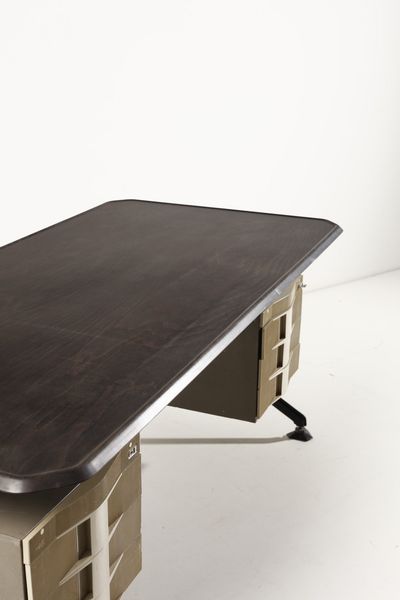 GRUPPO BBPR (n. 1932) : Scrivania Arco per Olivetti Synthesis  - Asta Asta 370 | DESIGN E ARTI DECORATIVE DEL NOVECENTO Virtuale - Associazione Nazionale - Case d'Asta italiane