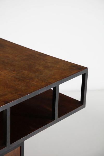 MANIFATTURA ITALIANA : Tavolino da centro con libreria  - Asta Asta 370 | DESIGN E ARTI DECORATIVE DEL NOVECENTO Virtuale - Associazione Nazionale - Case d'Asta italiane