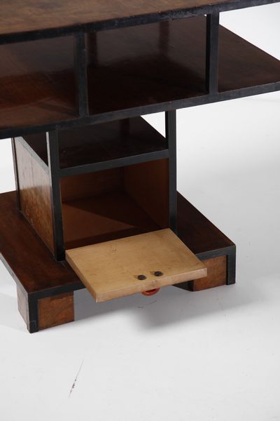 MANIFATTURA ITALIANA : Tavolino da centro con libreria  - Asta Asta 370 | DESIGN E ARTI DECORATIVE DEL NOVECENTO Virtuale - Associazione Nazionale - Case d'Asta italiane