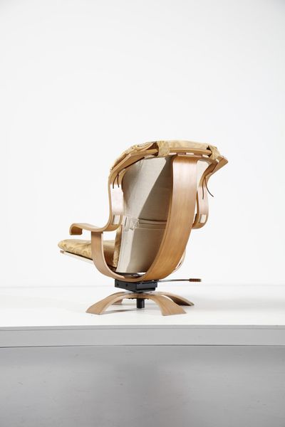 MANIFATTURA ITALIANA : Poltrona girevole  - Asta Asta 370 | DESIGN E ARTI DECORATIVE DEL NOVECENTO Virtuale - Associazione Nazionale - Case d'Asta italiane