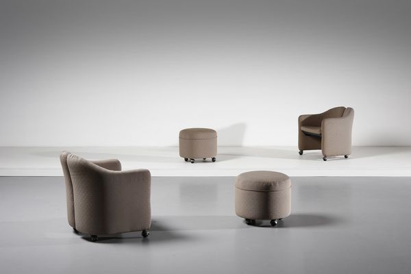 OSVALDO BORSANI (1911-1985) & EUGENIO GERLI (n. 1923) : Coppia di poltroncine PS142 con poggiapiedi per Tecno  - Asta Asta 370 | DESIGN E ARTI DECORATIVE DEL NOVECENTO Virtuale - Associazione Nazionale - Case d'Asta italiane