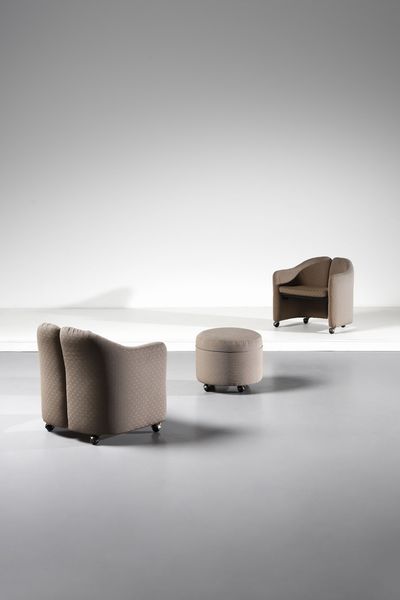 OSVALDO BORSANI (1911-1985) & EUGENIO GERLI (n. 1923) : Coppia di poltroncine PS142 con poggiapiedi per Tecno  - Asta Asta 370 | DESIGN E ARTI DECORATIVE DEL NOVECENTO Virtuale - Associazione Nazionale - Case d'Asta italiane