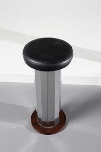 MANIFATTURA ITALIANA : Coppia di sgabelli da bar  - Asta Asta 370 | DESIGN E ARTI DECORATIVE DEL NOVECENTO Virtuale - Associazione Nazionale - Case d'Asta italiane