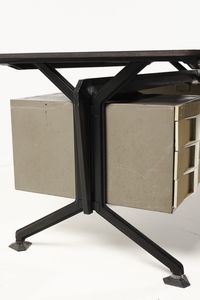 GRUPPO BBPR (n. 1932) : Scrivania Arco per Olivetti Synthesis  - Asta Asta 370 | DESIGN E ARTI DECORATIVE DEL NOVECENTO Virtuale - Associazione Nazionale - Case d'Asta italiane