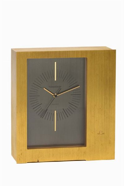 Jaeger LeCoultre : JAEGER-LECOULTRE, orologio da scrivania, di forma rettangolare, elettronico, in ottone dorato. Realizzato nel 1970 circa  - Asta Orologi da Polso e da Tasca - Associazione Nazionale - Case d'Asta italiane